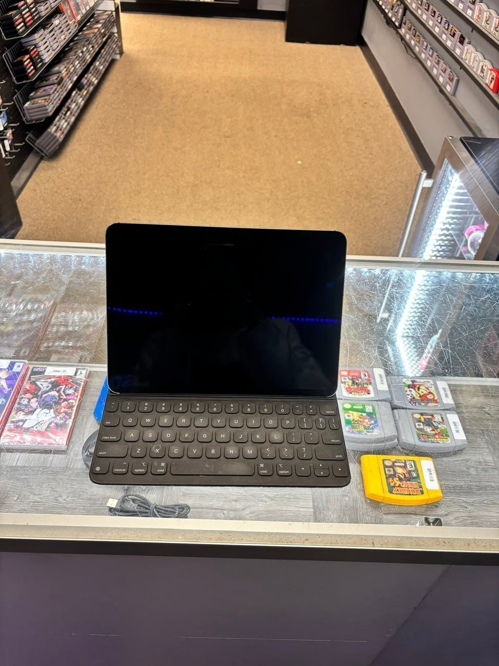 Apple iPad Pro 11�?3rd Gen Space Gray 128GB Cellular+WIFI Apple Smart Keyboard 8K83