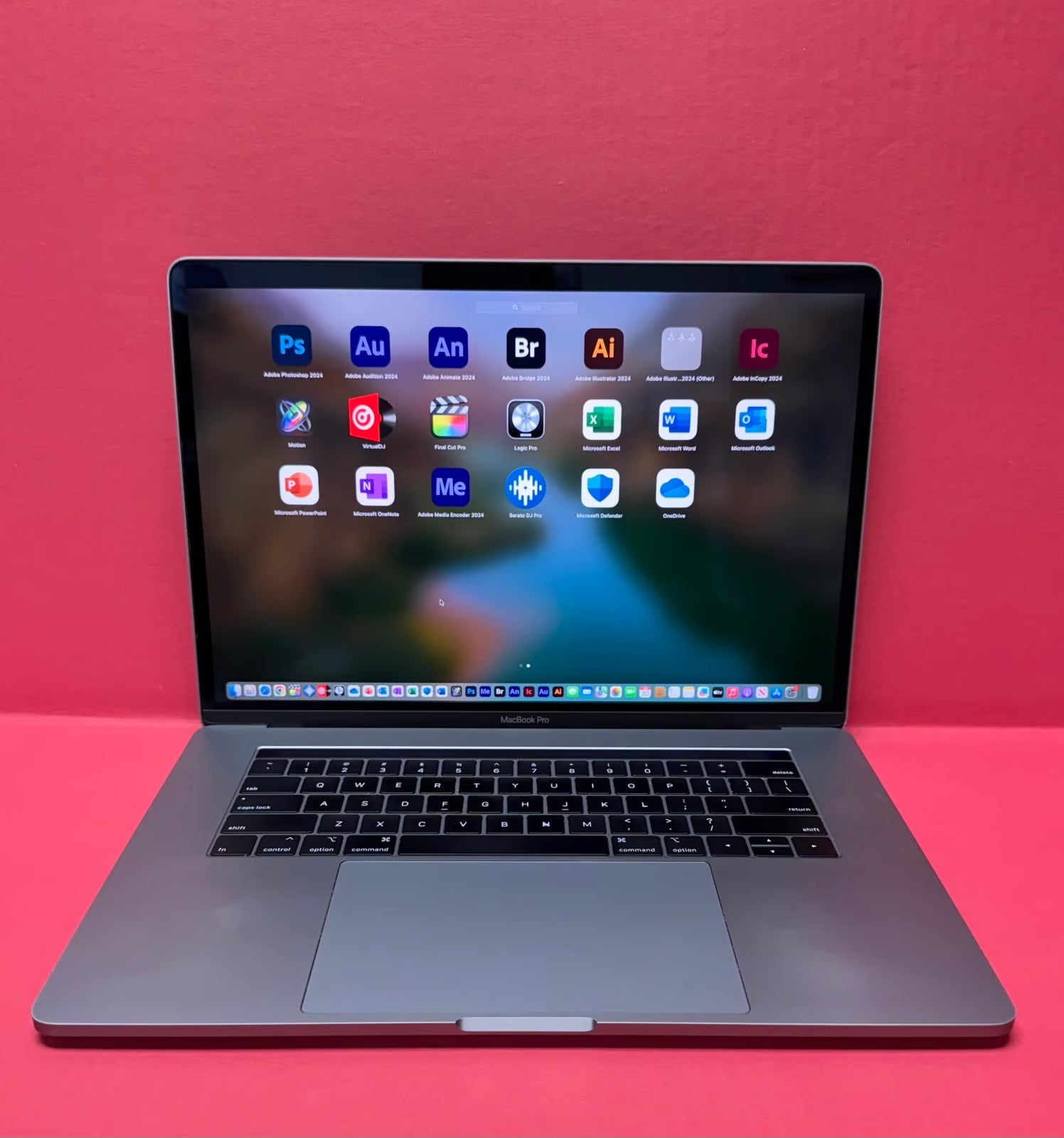 Apple MacBook Pro 15鈥?Retina Touch Bar 2.6GHz i7 6 Core 2019 16GB RAM 512GB SSD 3Y55