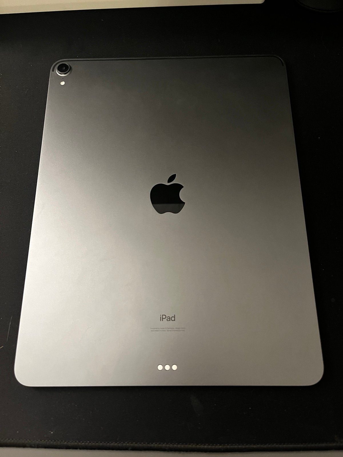 Apple iPad Pro 3rd Generation 12.9�?64GB with folio case 7V81
