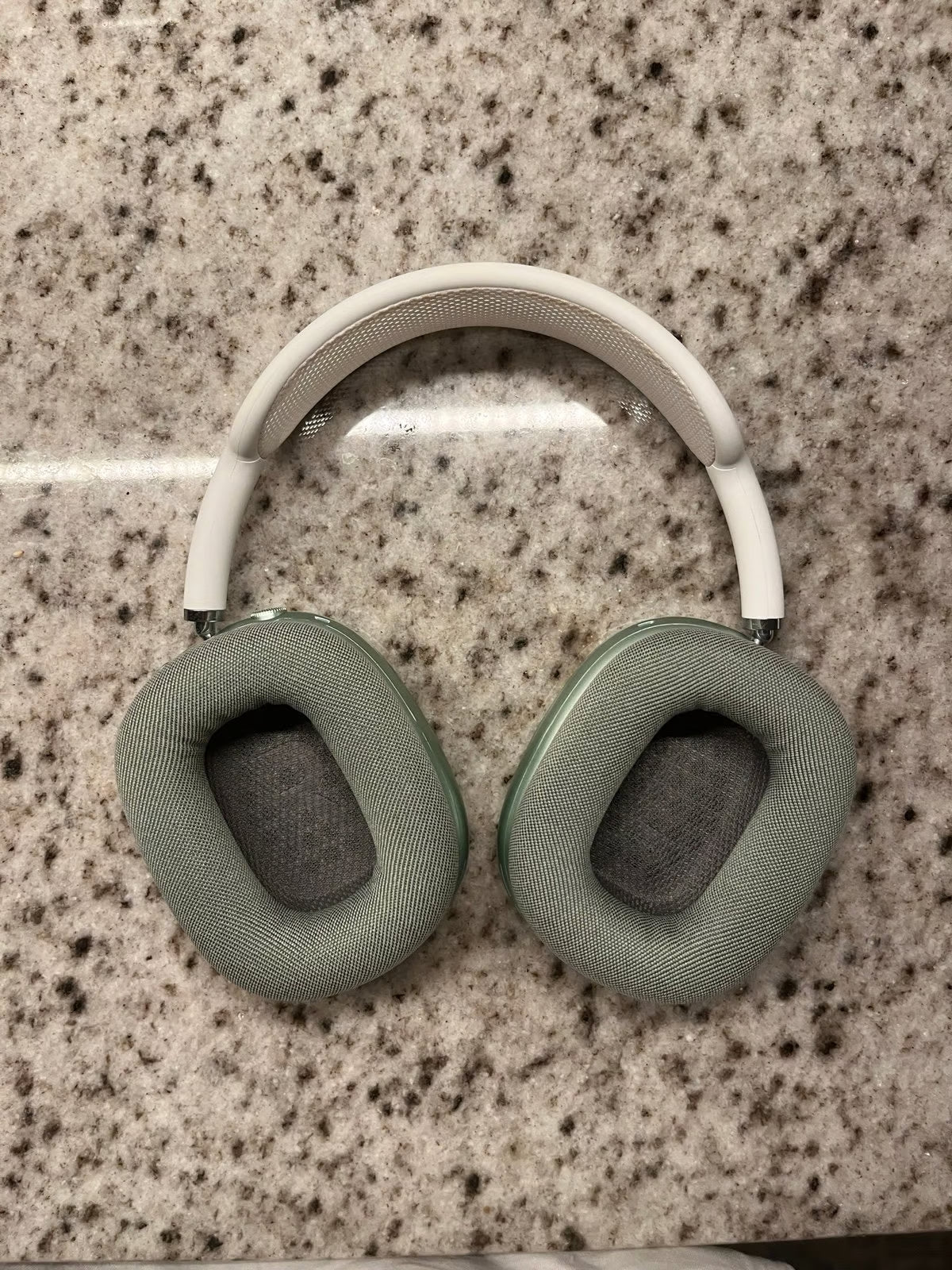 Apple AirPods Max in Green 7F92