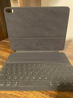 Apple iPad Pro 11in w/Keybord Folio+Apple Pencil - 64 GB Space Gray 1st Gen 2018 9E99