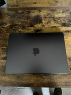 Apple MacBook Pro M3 14鈥?Space Black 18GB RAM 512GB Storage (Barely Used) 1Q58