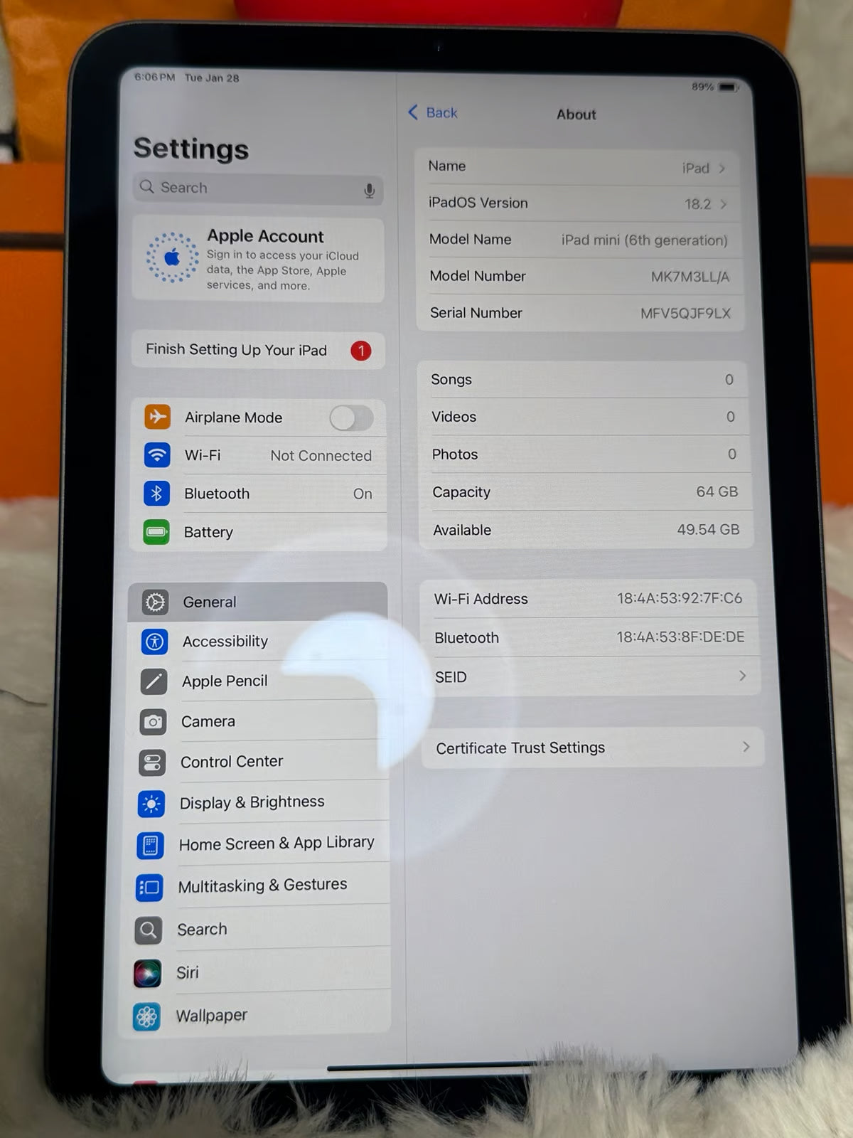 Apple iPad Mini (6th Gen)  64GB 2O35