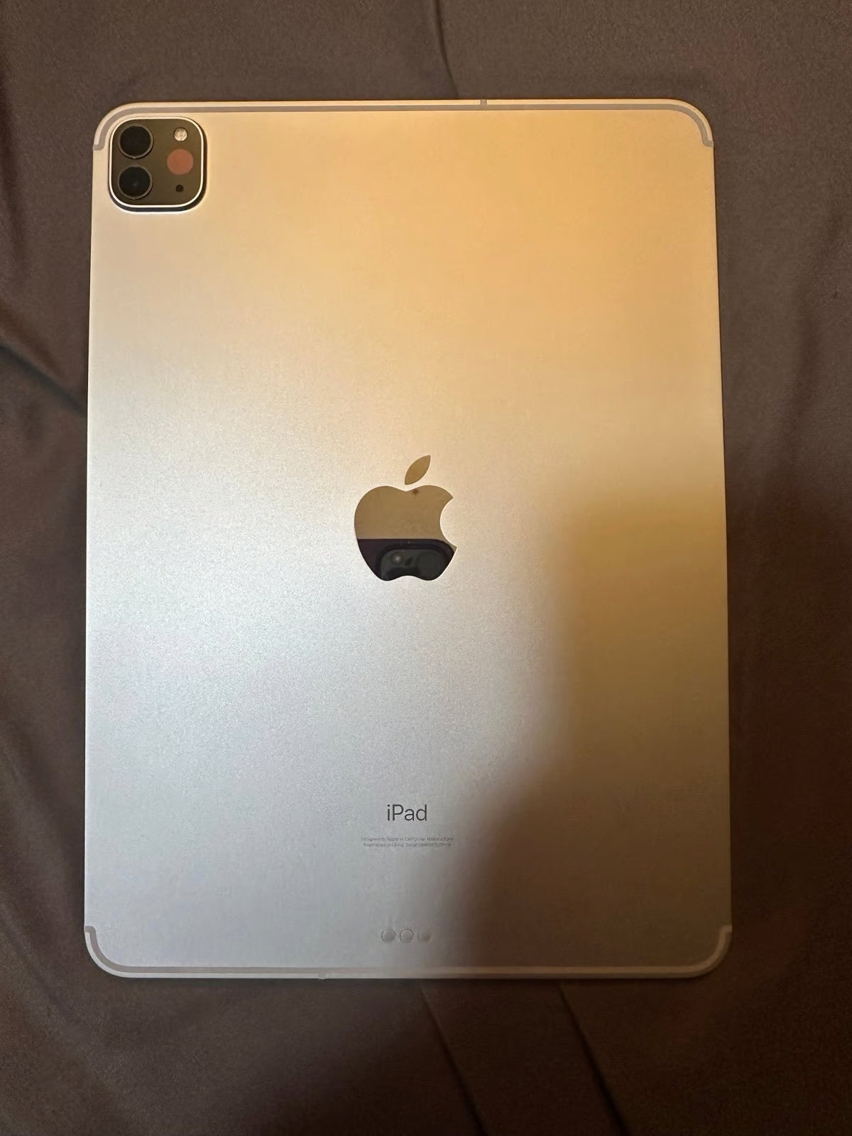 iPad Pro with apple magic keyboard 1O51