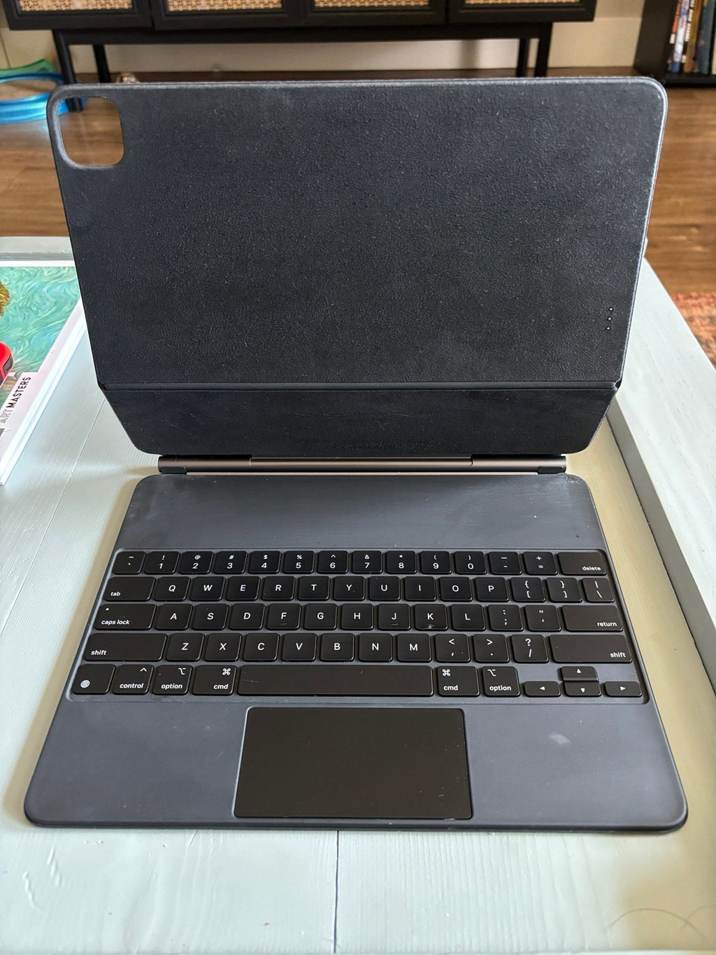 Apple iPad Pro 4th Generation W/Keyboard + Pen 3N37