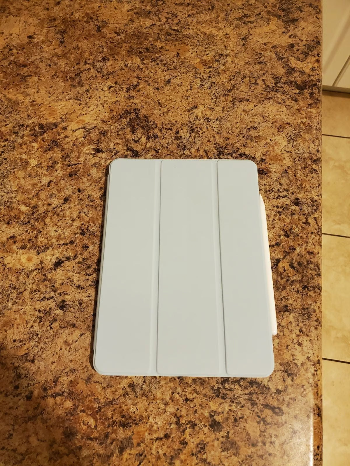 Apple iPad Air 4th Generation 64 GB in Sky Blue 8V53