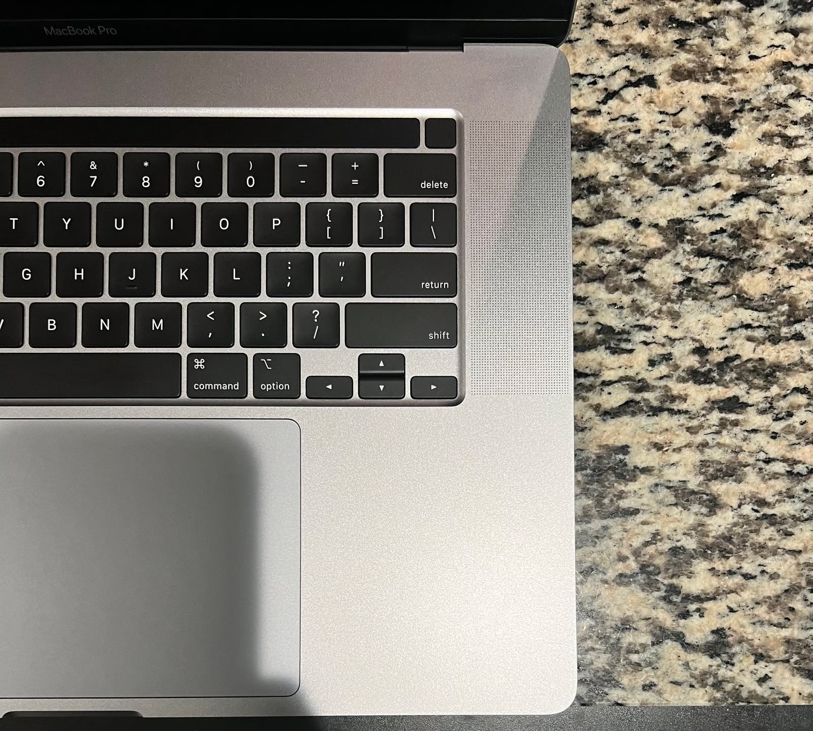 EXCELLENT Apple MacBook Pro Touch 16 inch 2.4GHz 8 Core i9 32GB 1TB SSD 1U97