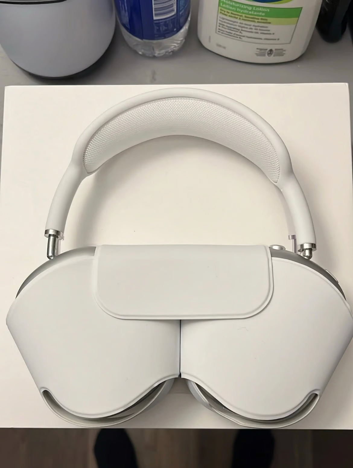 BRAND NEW Apple AirPods Max Wireless Over-Ear Headset - Silver 7V55