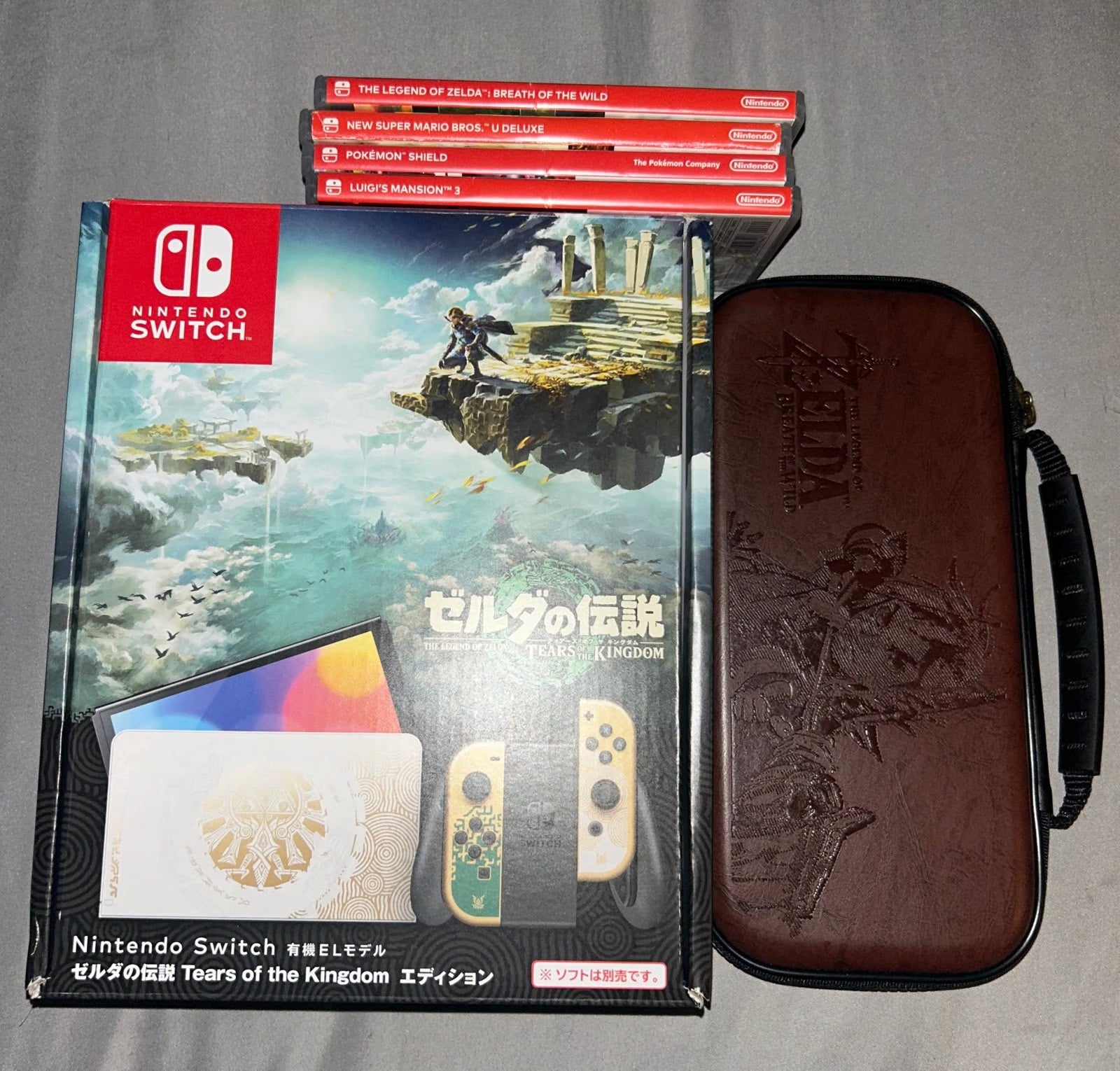 Zelda OLED Nintendo Switch Console Bundle 8X91
