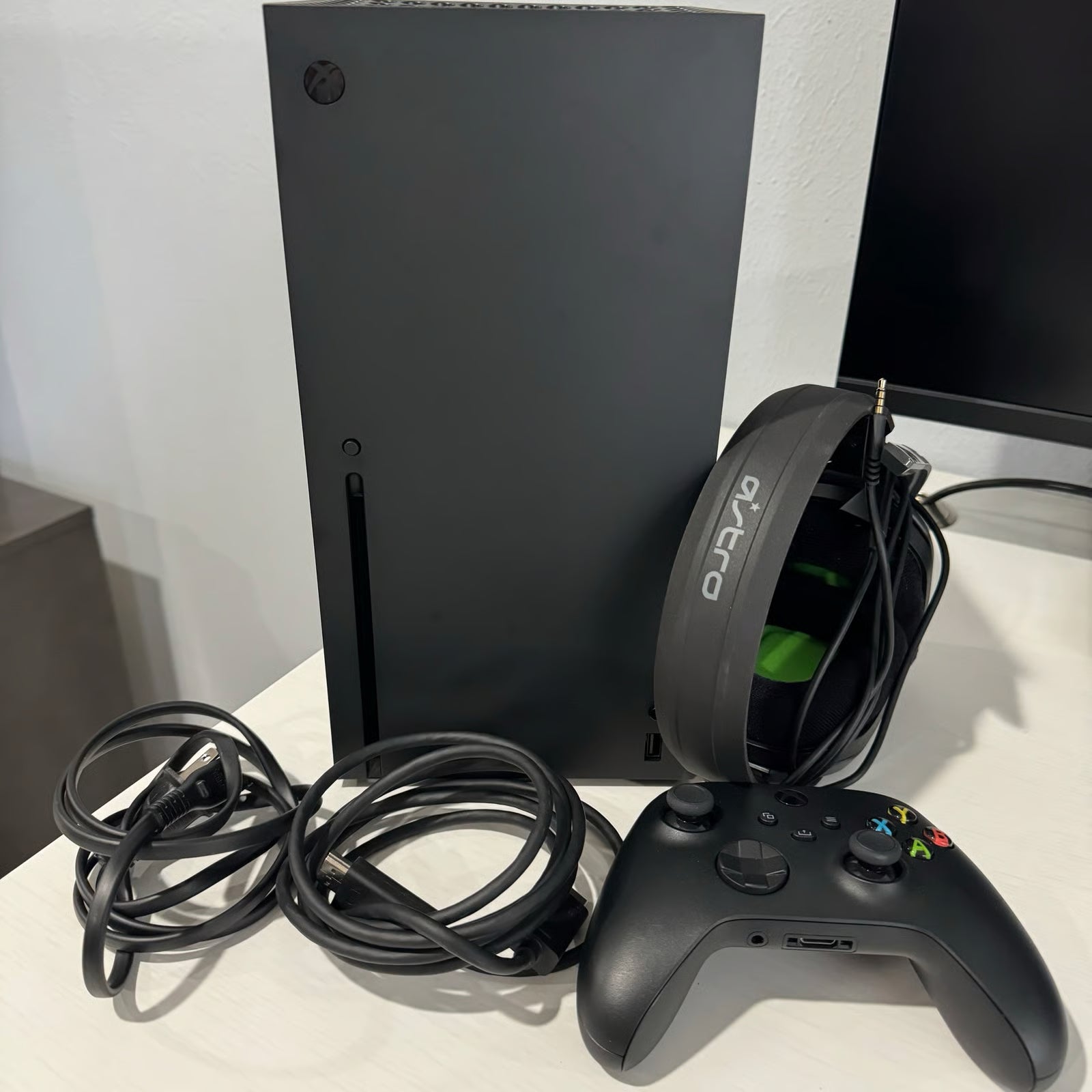 Xbox series X With Control & Headset 3O66