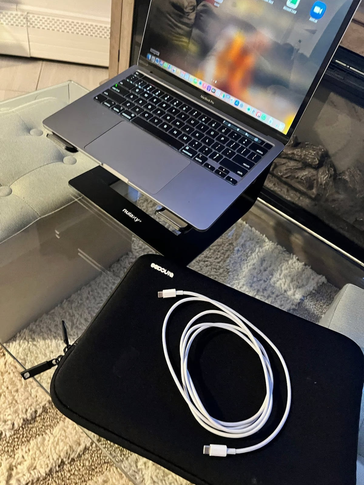 Apple MacBook Pro with Touch Bar screen !! 2W72