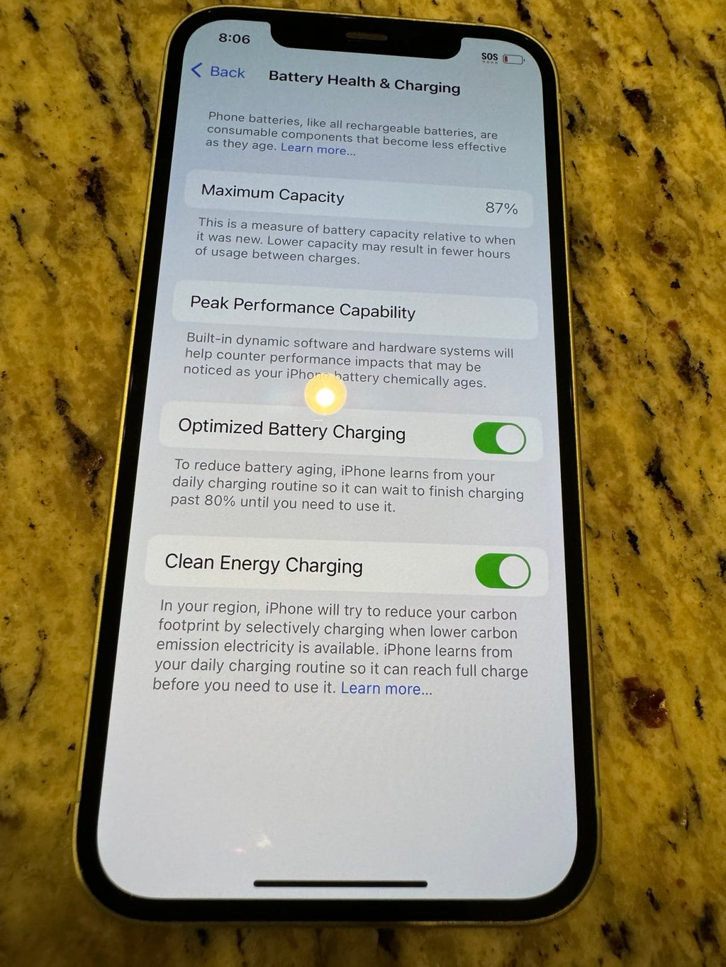 Apple iPhone 12 128 GB in Green 8T75