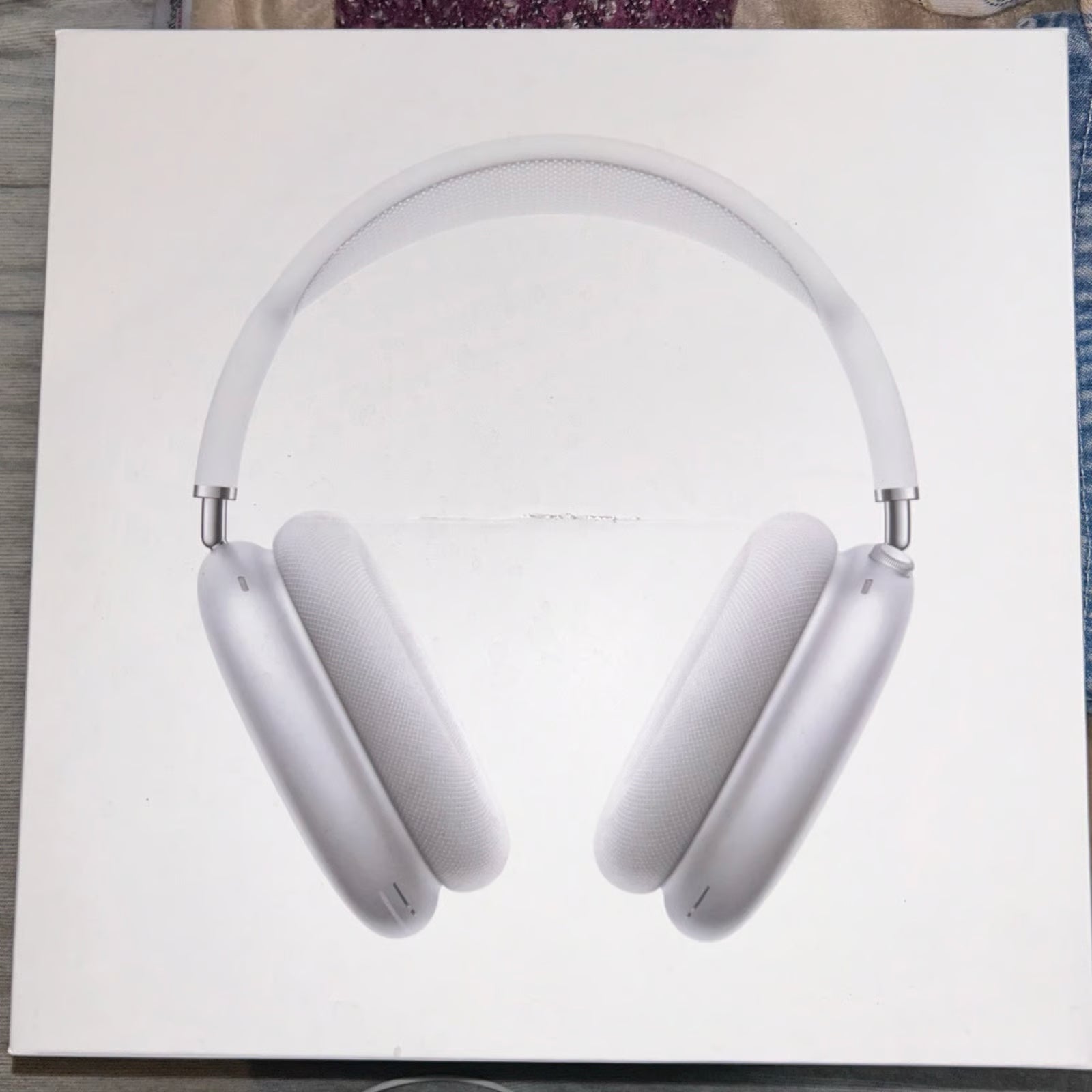 Apple AirPods Max with Smart Case in White 9E18