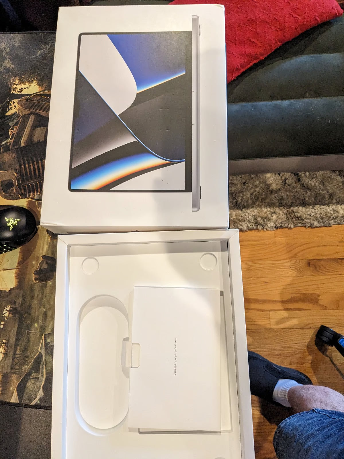 BRAND NEW MacBook Pro 14 inch Apple M1 Pro Chip 16GB memory 512gb ssd NEVER USED 3U85