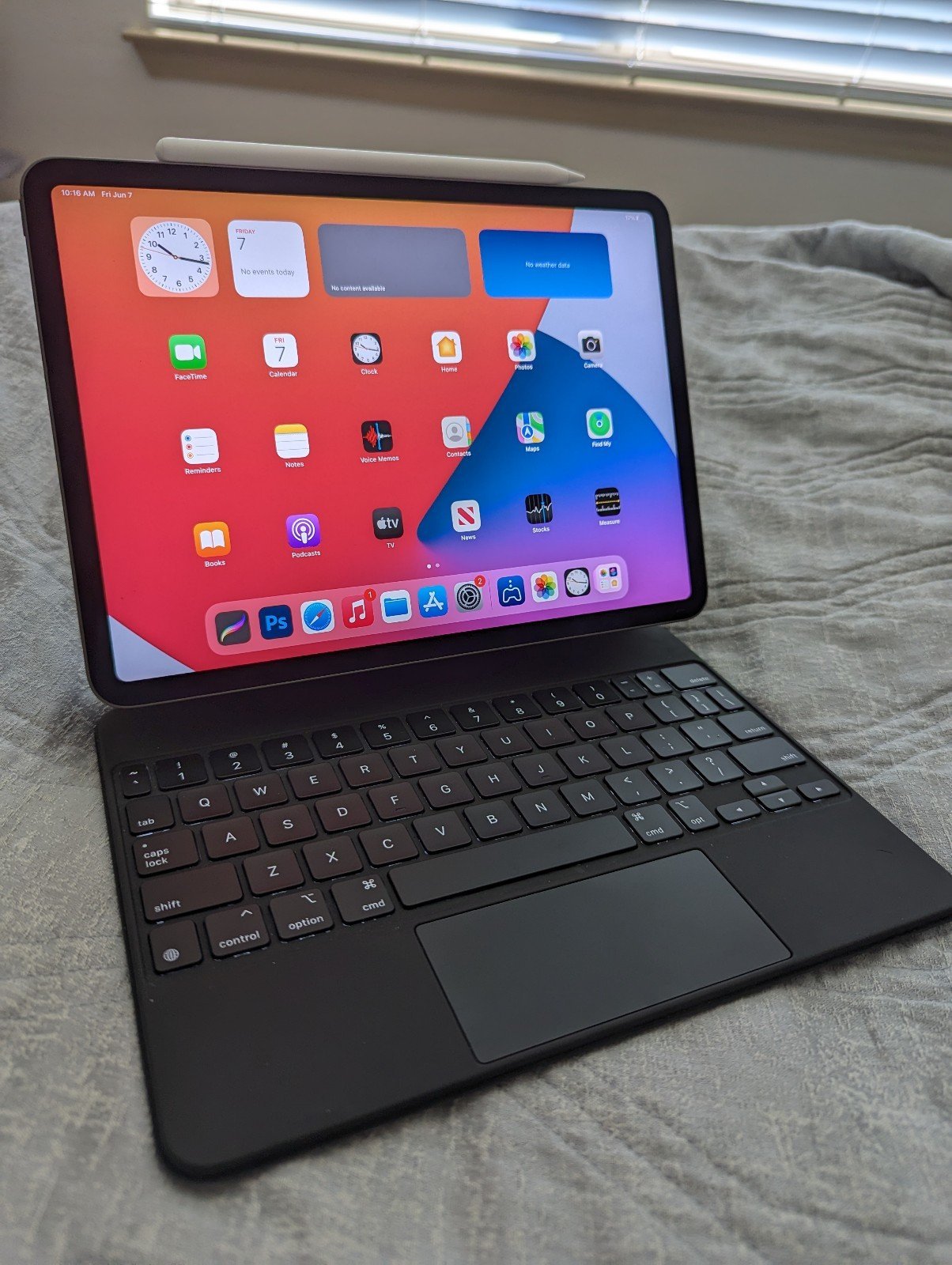 11"" iPad Pro 3rd Gen 128GB M1 Like New w/accessories 7K15