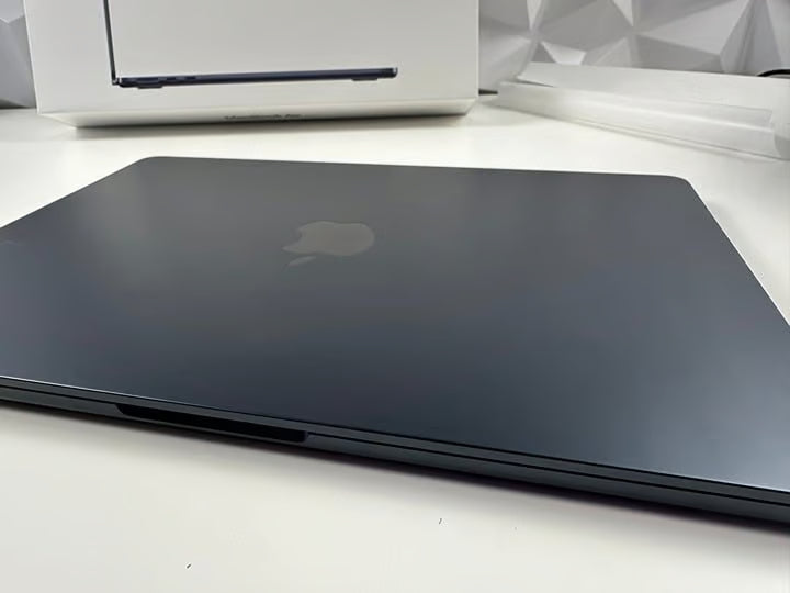 Apple Macbook Air 13.6"" M3 (2024) 8GB RAM 256GB Storage - Midnight (MRXV3L) 7M28