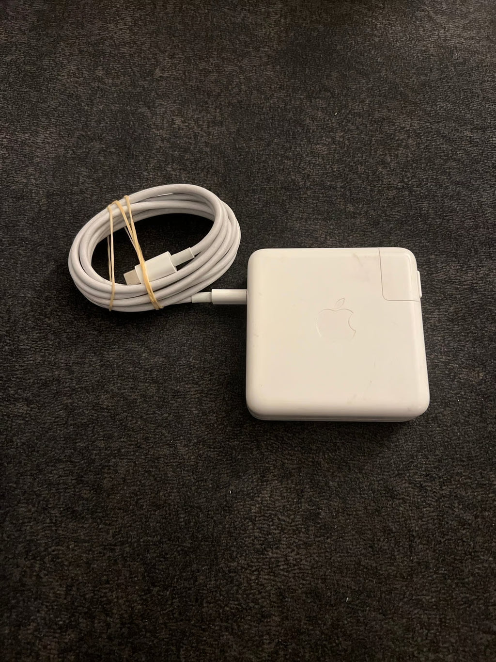 Apple Macbook Pro A1707 15in. Retina Display Core i7 2.6 GHz  256GB SSD 9H92