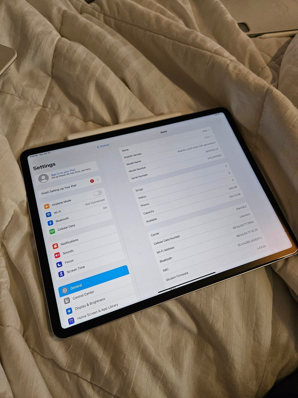 Ipad Pro 5th Generation 12.9 inch 256gb w/ Cellular 1Z68