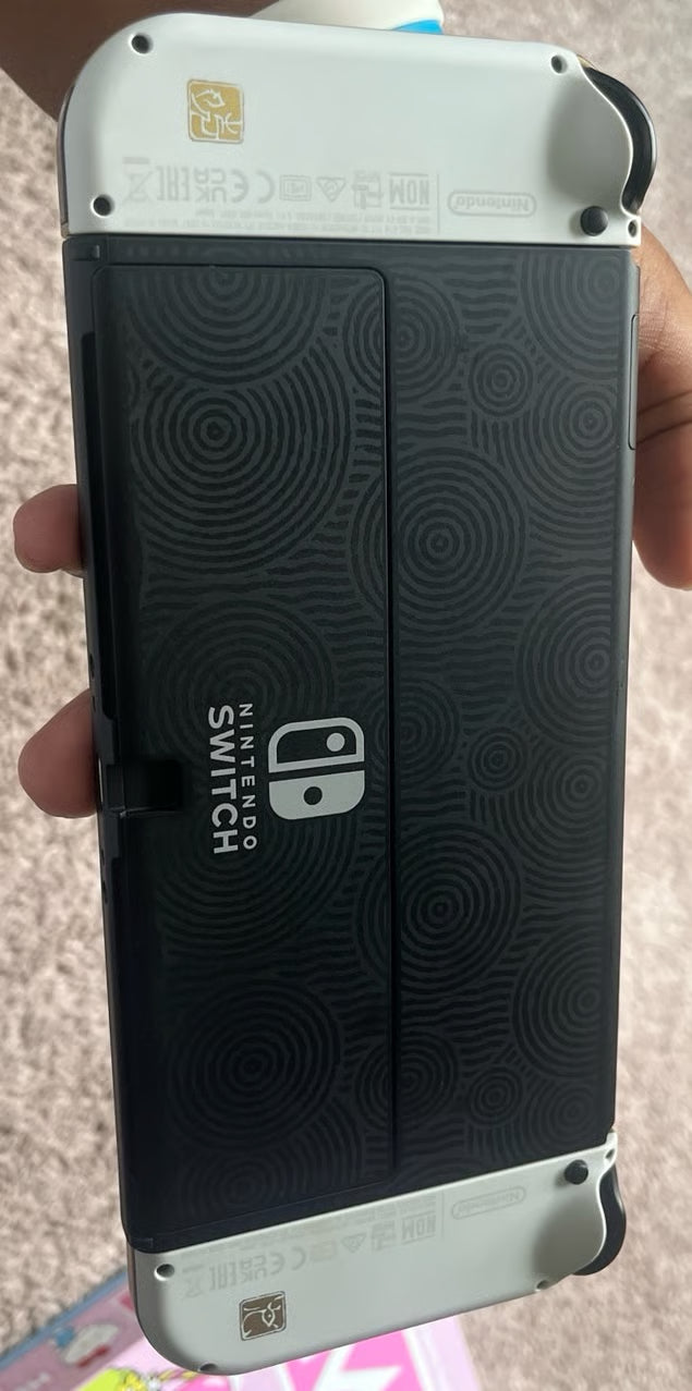 Special Edition Zelda Tears of the Kingdom Nintendo switch OLED w/ extra JoyCons 1W16