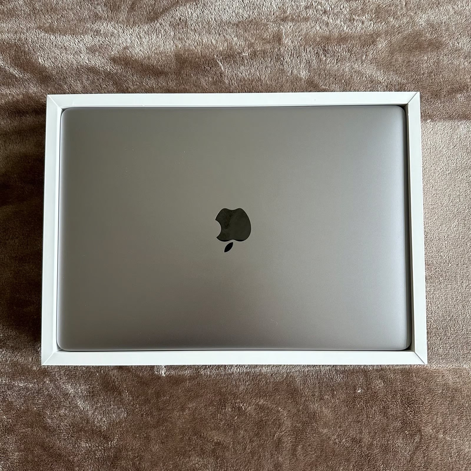 MacBook Pro 13 inch 256GB Space Grey 8S26