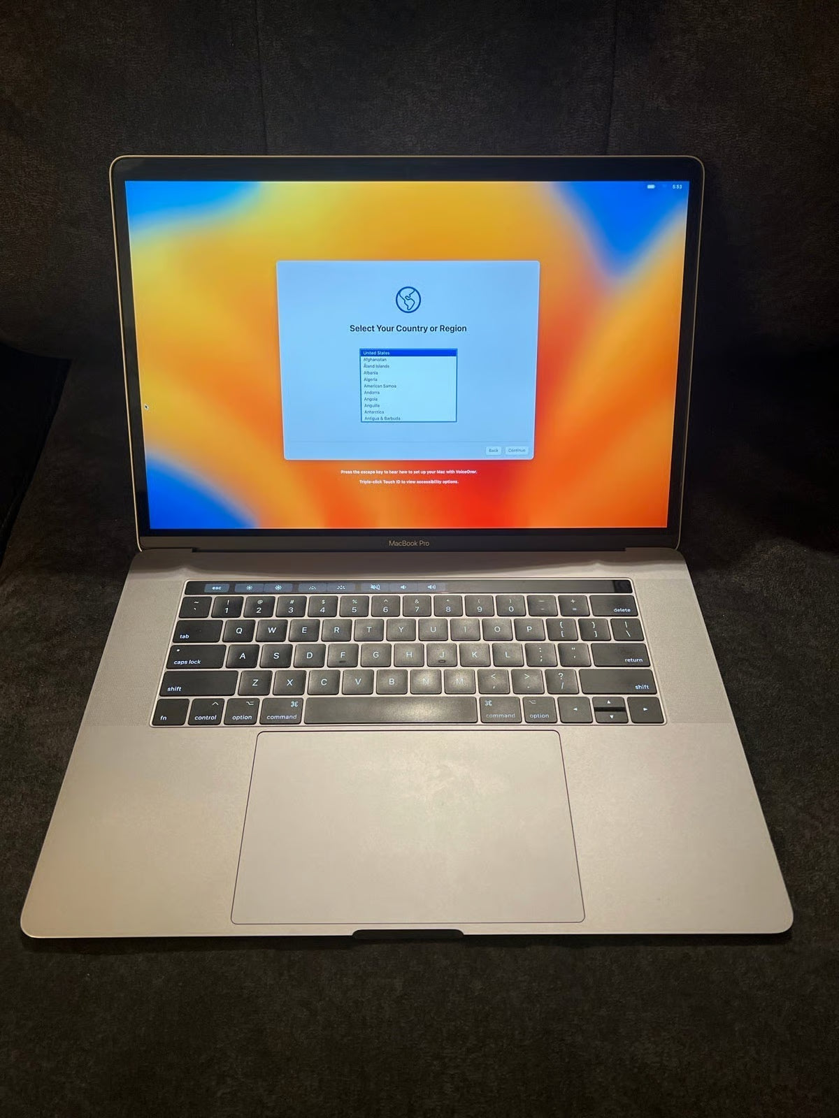 Apple Macbook Pro A1707 15in. Retina Display Core i7 2.6 GHz  256GB SSD 9H92