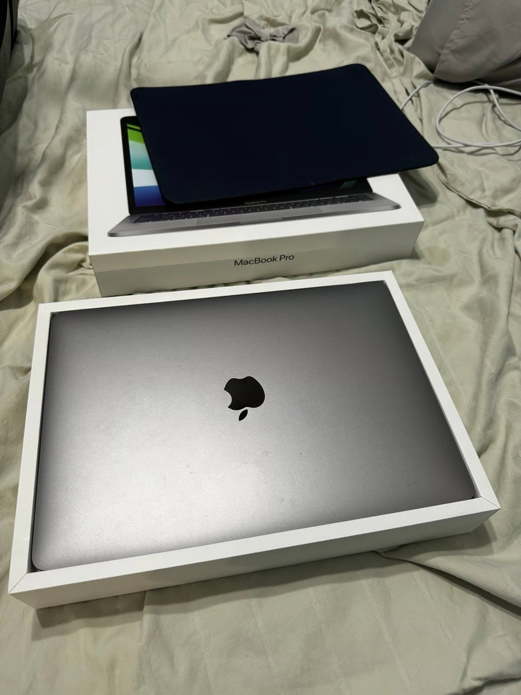 MacBook Pro M1 13 inch 16GB RAM/1TB SSD 8E71