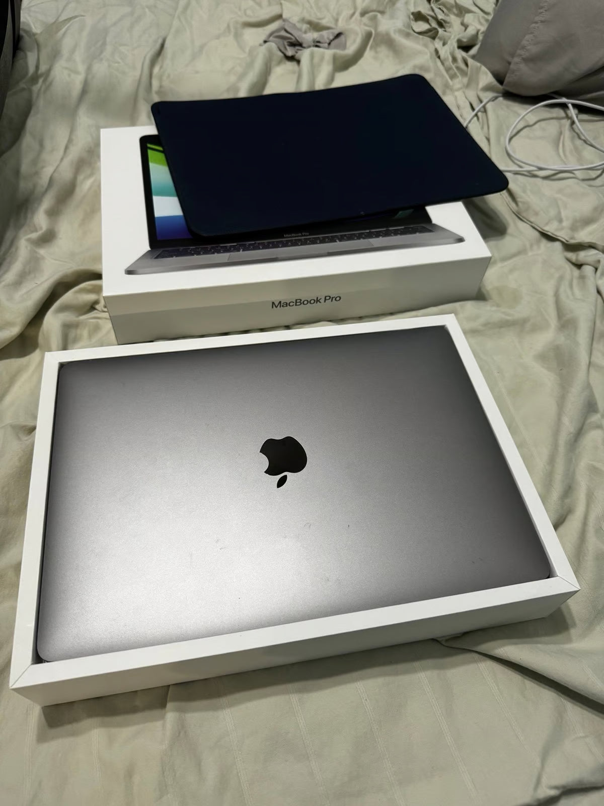 MacBook Pro M1 13 inch 16GB RAM/1TB SSD 8E71