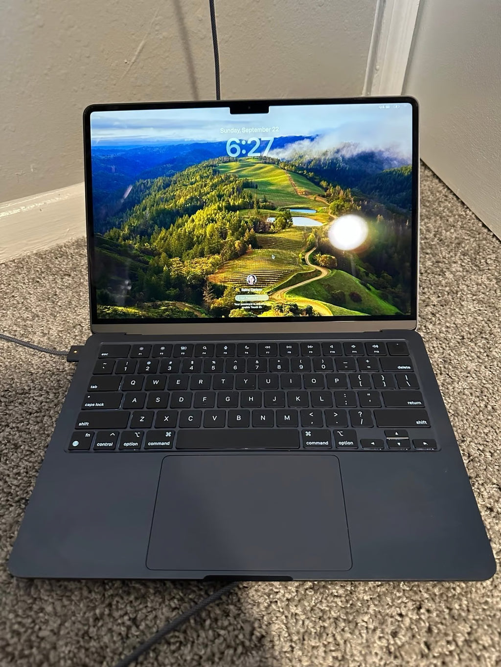 Apple Macbook Air 13in.  M2 3.49 GHz  256GB SSD 8J56