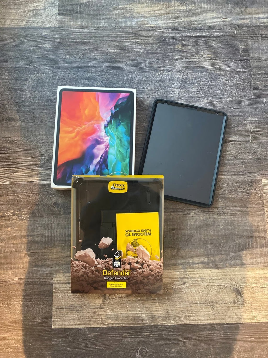 Apple iPad Pro 4th Gen 128GB Wi-Fi 12.9�?Space Gray with otter box case 6Y67