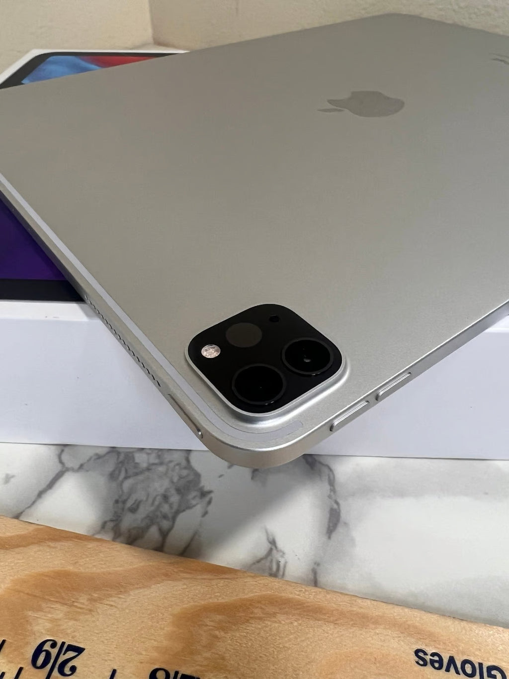 Apple iPad Pro 12.9 4th Gen 128 GB/ Magic Keyboard 5W86