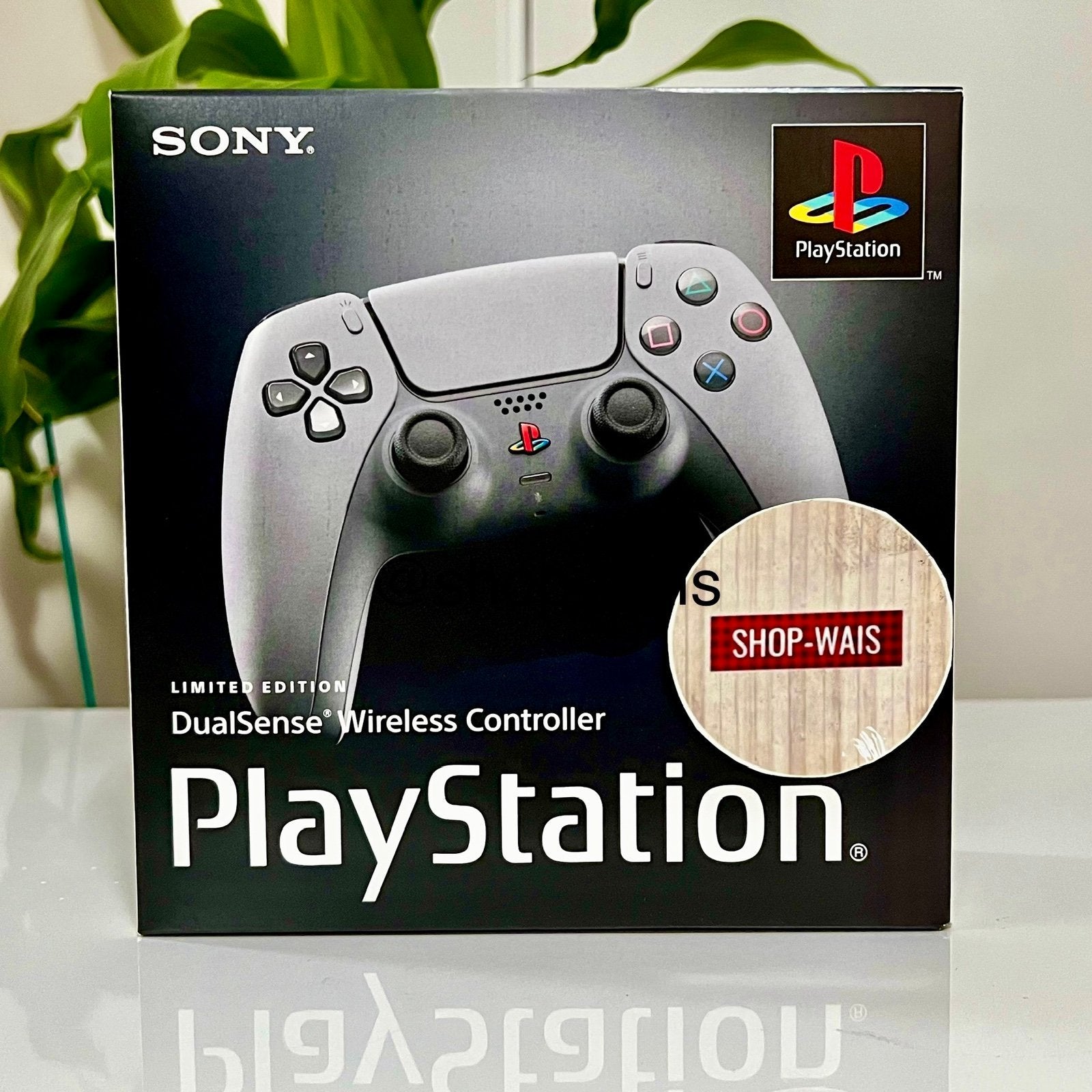 Sony PlayStation庐 5 - 30th Anniversary Limited Edition Holiday Bundle 6T97