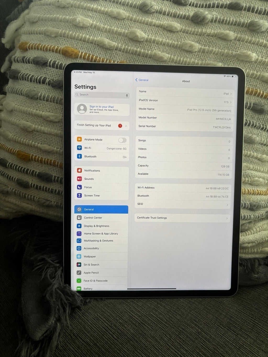 Apple iPad Pro 5th Generation 128 GB in Silver 12.9 5J73