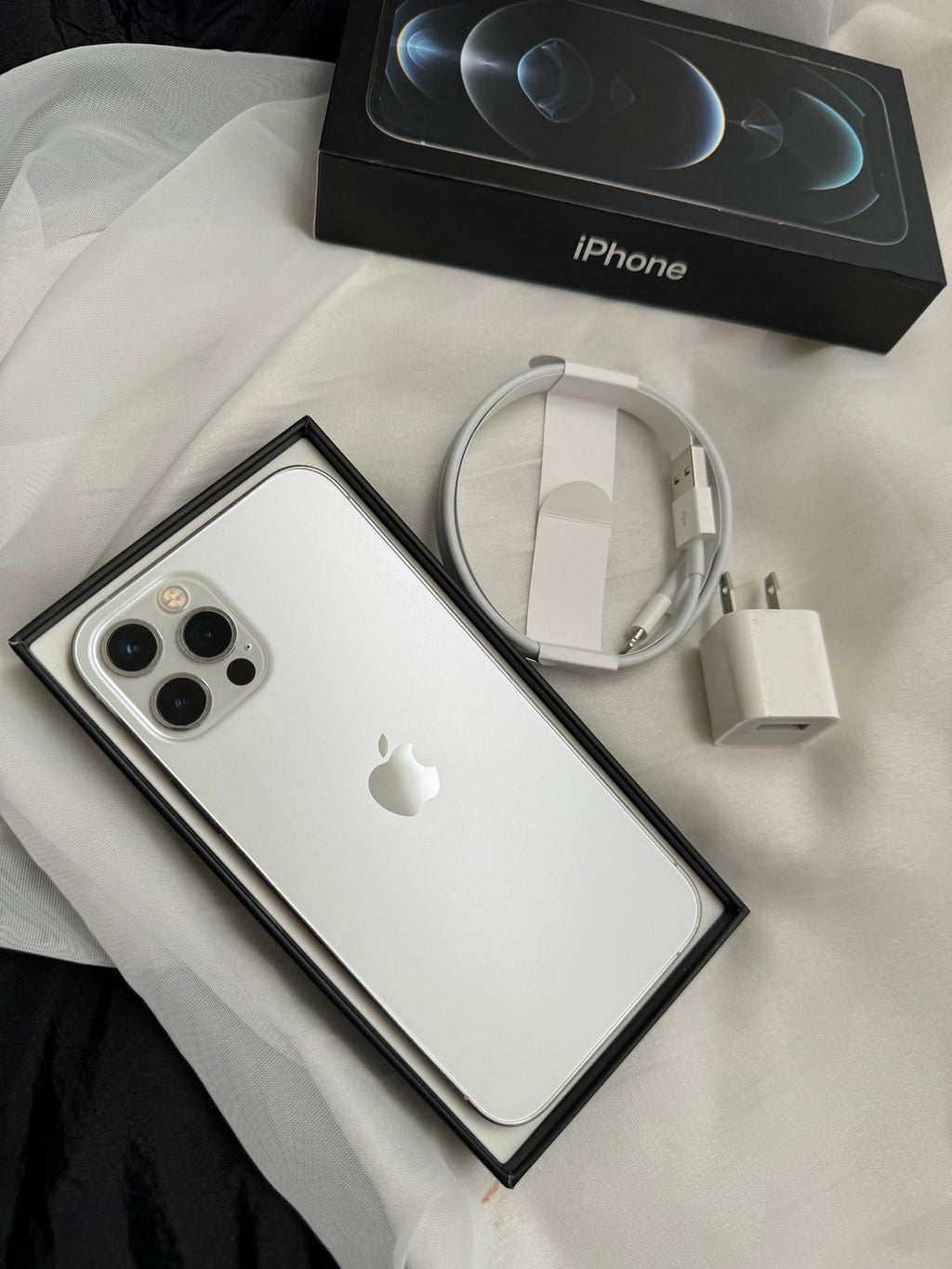 Apple iPhone 12 Pro Max 256 GB in Silver for Unlocked 7Z35