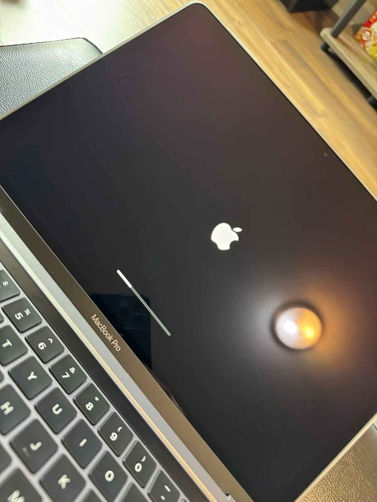 MacBook Pro 13 inch (2022) M2 8gb ram 256ssd 9E27