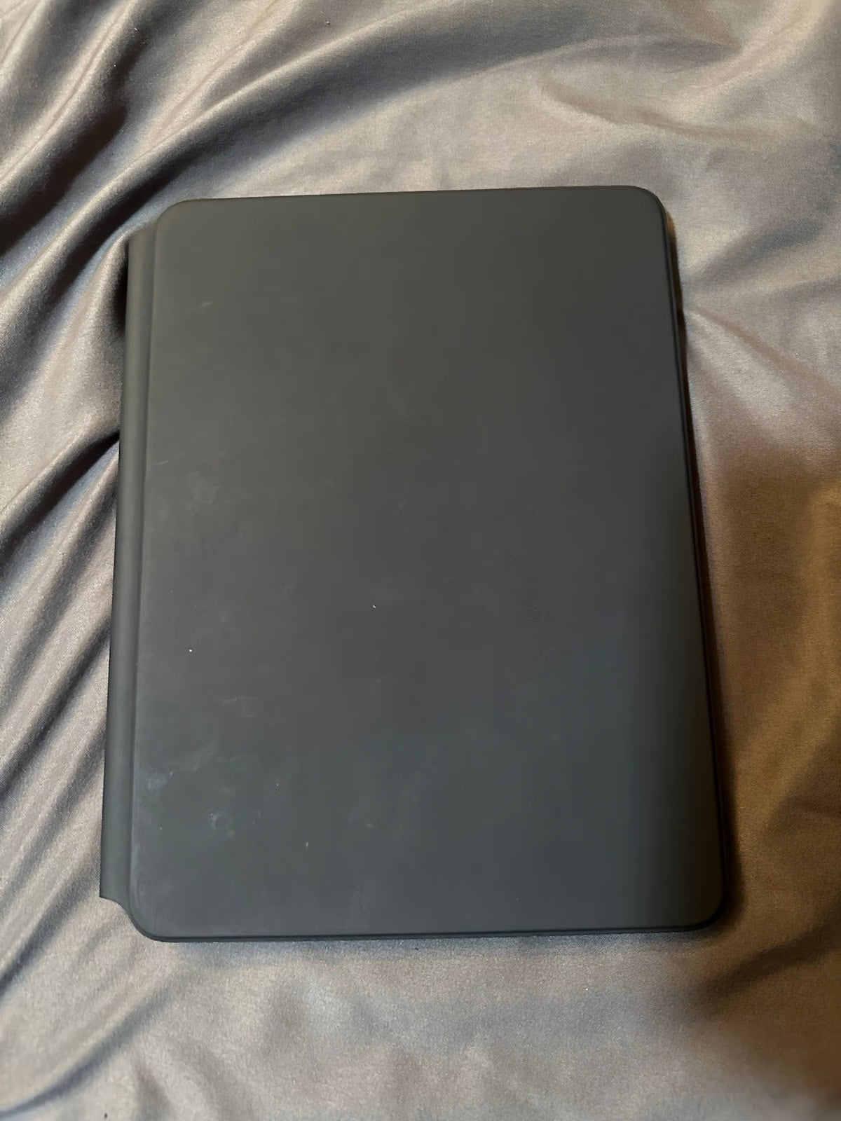 iPad Pro with apple magic keyboard 1O51