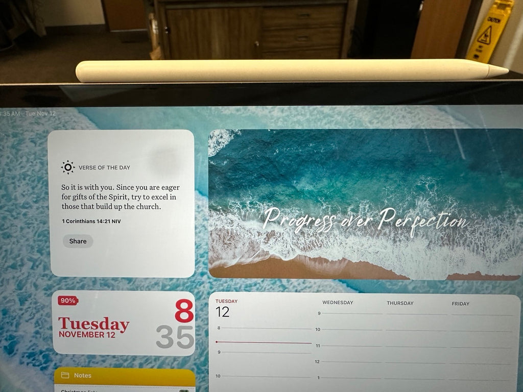 iPad Pro (A1980) with Magic Keyboard Case and Apple Pencil 2 6Q68