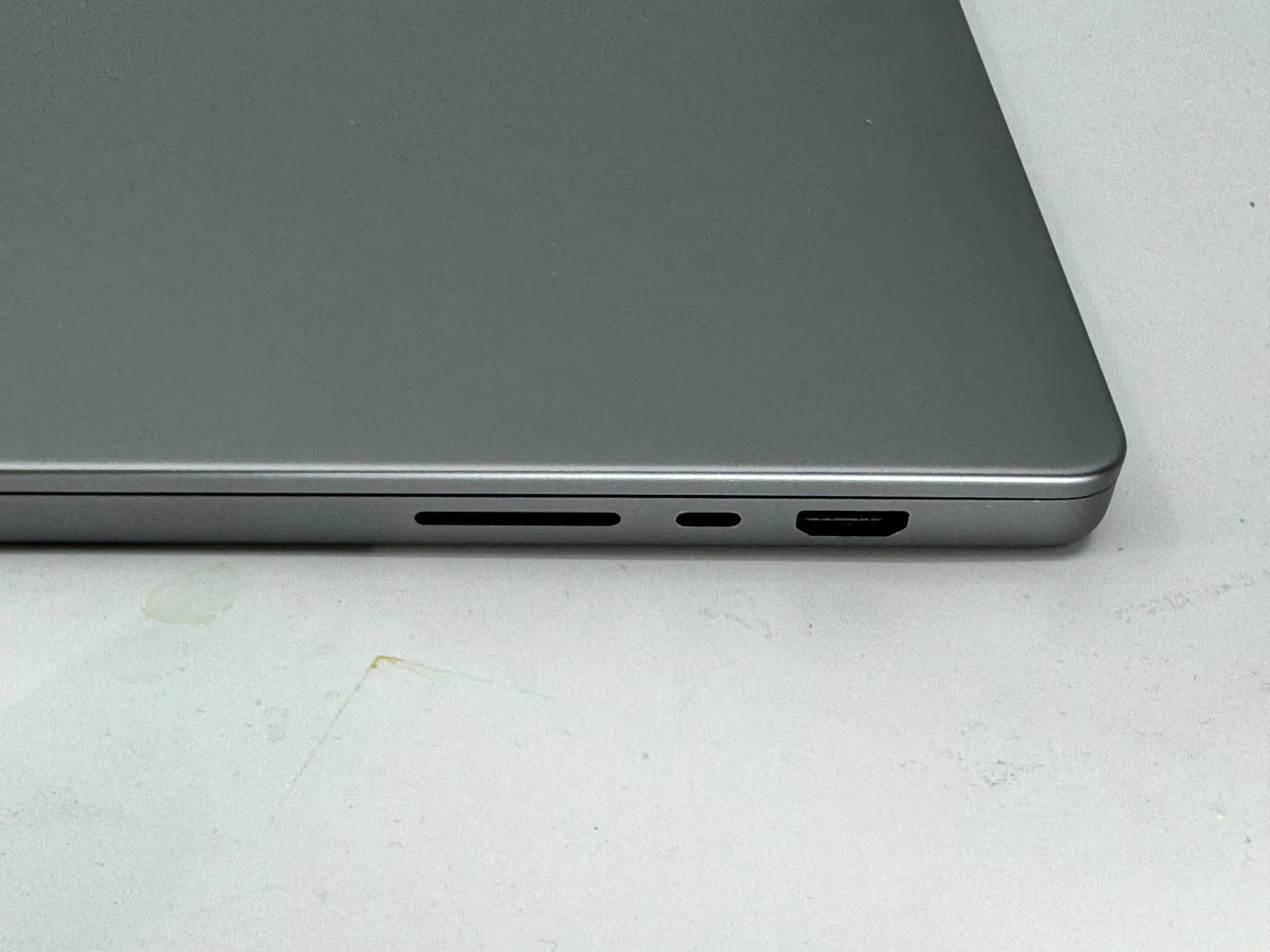 Macbook Pro 16in M1 Pro 10 Core CPU 16 Core GPU 512 SSD 3E96