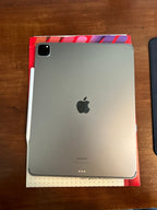 IPad Pro 6th generation 128gb WIFI + Cellular Bundle 2G28
