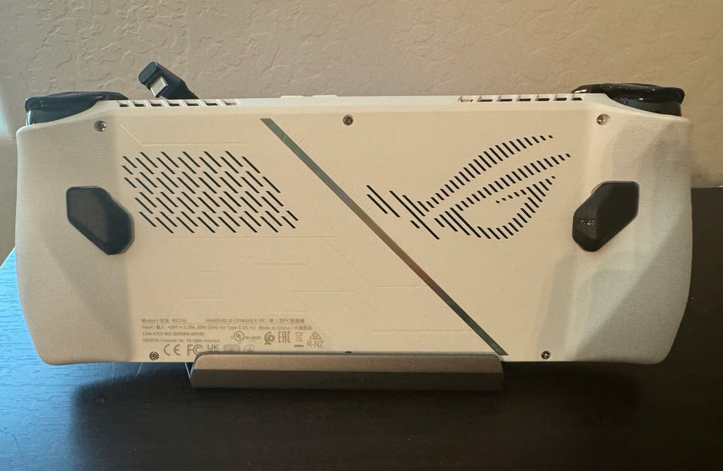 Asus ROG Ally Z1 Extreme with Case and Docking Station 8Z69