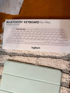 Apple IPad Air 5 with extras 6K66