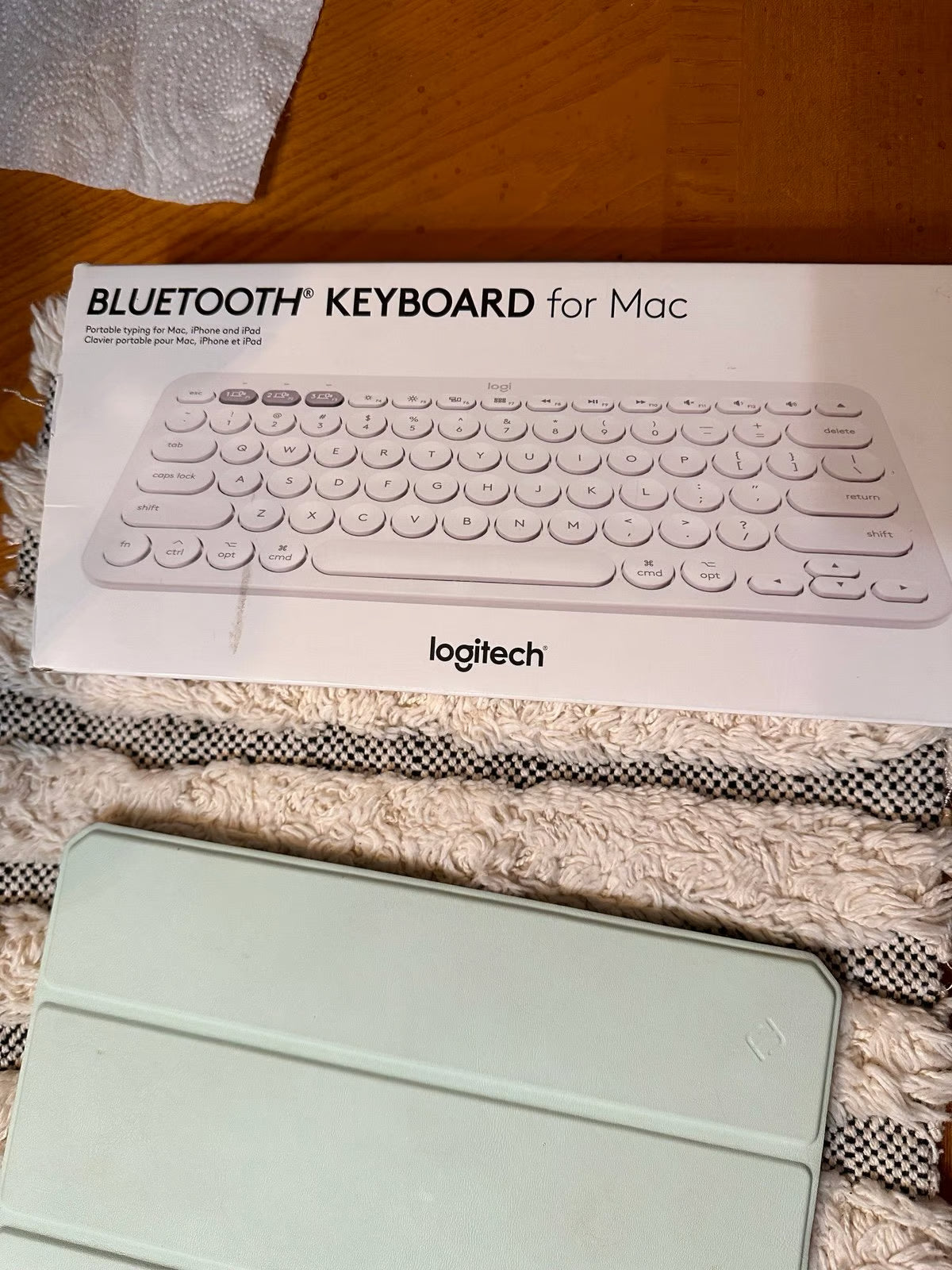 Apple IPad Air 5 with extras 6K66