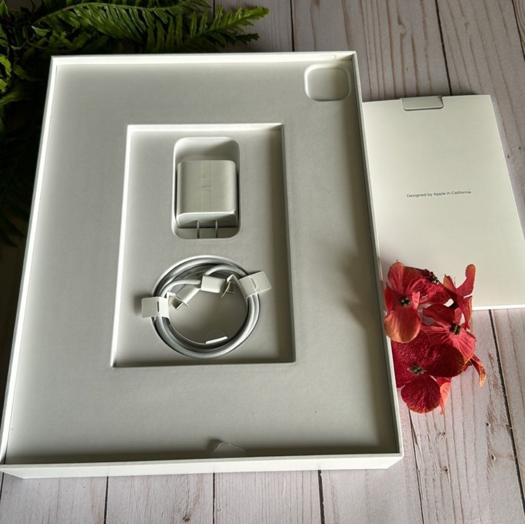 Apple iPad Pro 12.9-inch (6th Gen) 128 GB WI-FI + Cellular and Apple Pencil 5O65