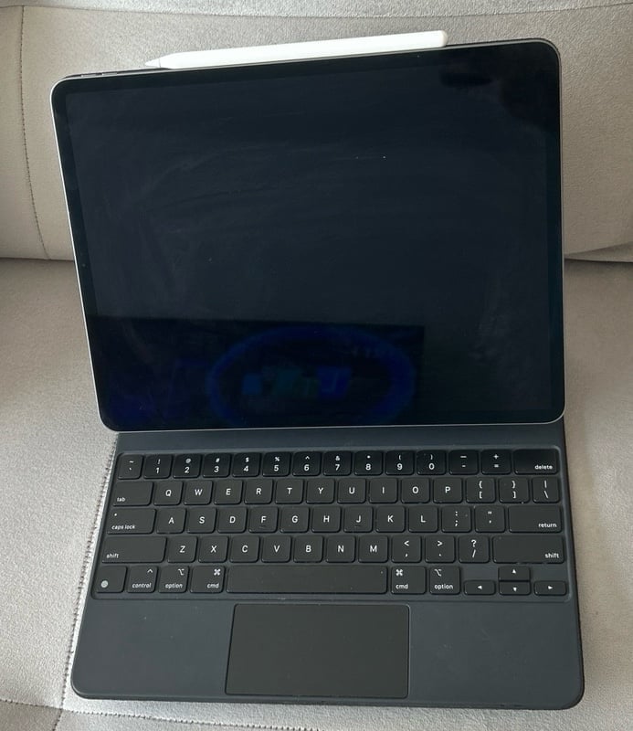 Apple iPad Pro 4th Generation 128 GB 12.9in with Apple Pencil and Magic Keyboard 8U88