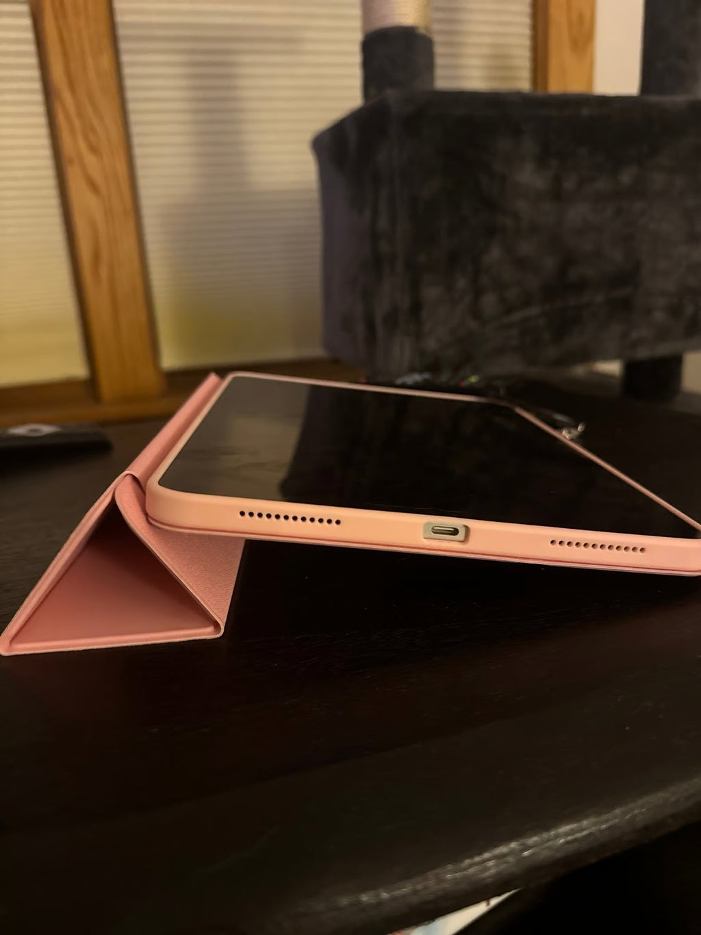 2024 M2 IPad Air in starlight - 256gb 1N82