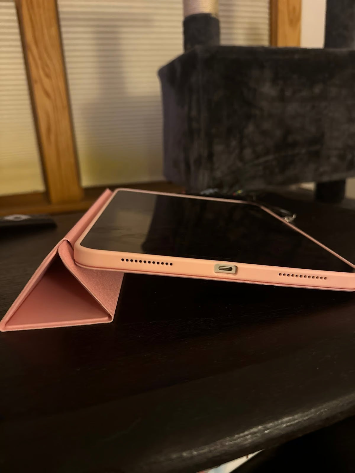 2024 M2 IPad Air in starlight - 256gb 1N82