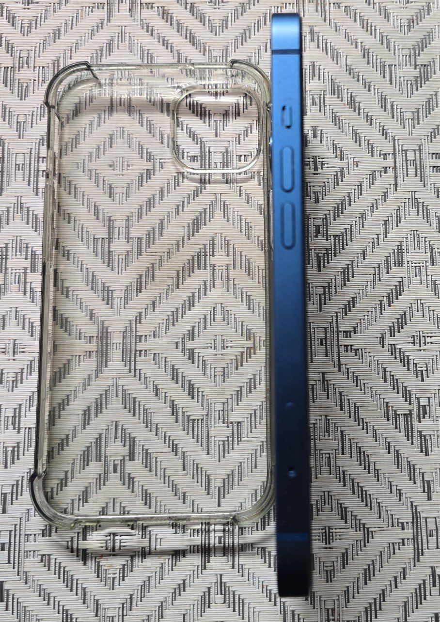 IPhone 13 unlocked 128GB blue 8B63