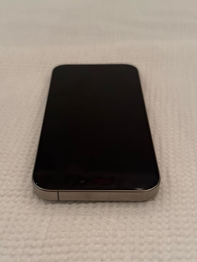 Apple iPhone 15 Pro 1TB In Natural Titanium With 鈥淣o SIM Restrictions鈥?7C69