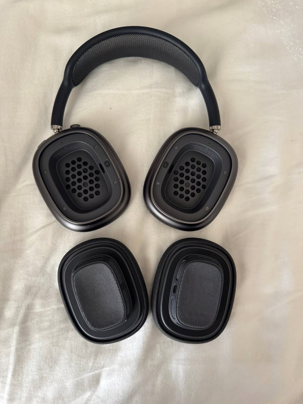 AirPod Max Space Grey plus accessories 2U71
