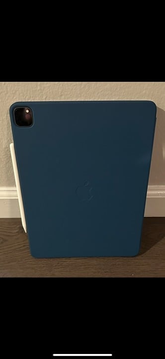 Apple iPad Pro Bundle 7J52