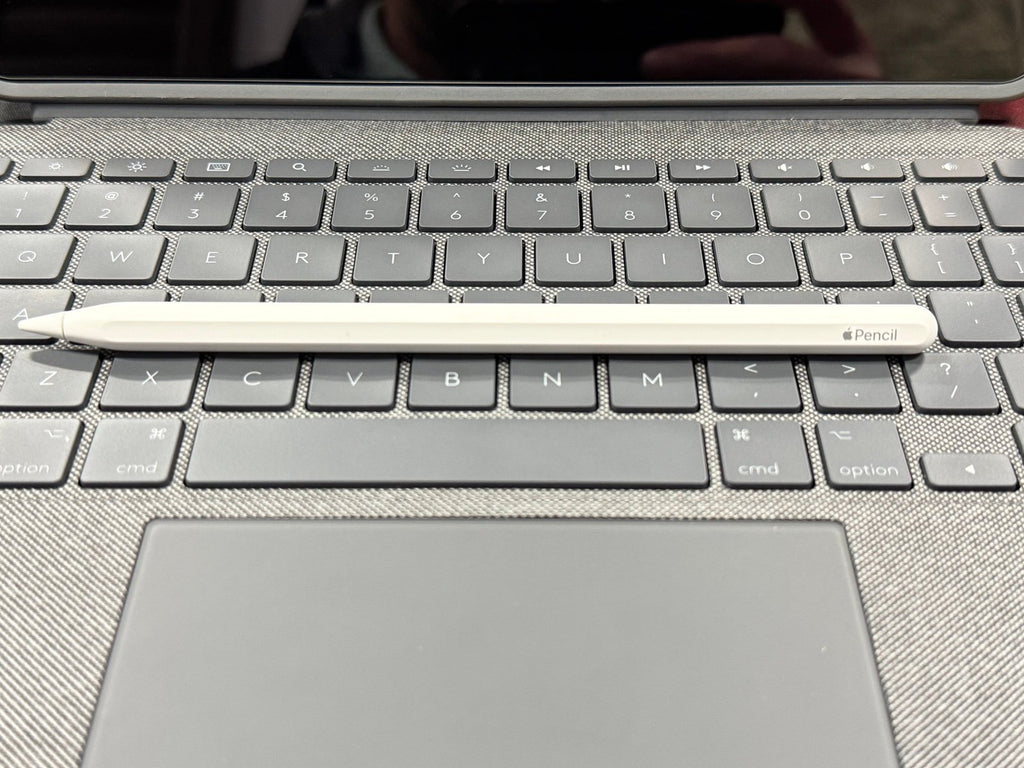 Apple IPad Pro 11 (AT&T) with Logi keyboard and Apple Pencil 7V27